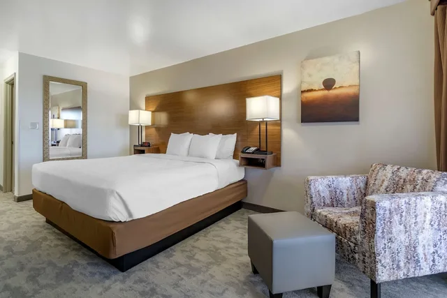 غرفة قياسية بسرير كينج، Best Western Plus Lake Front Hotel 3/4