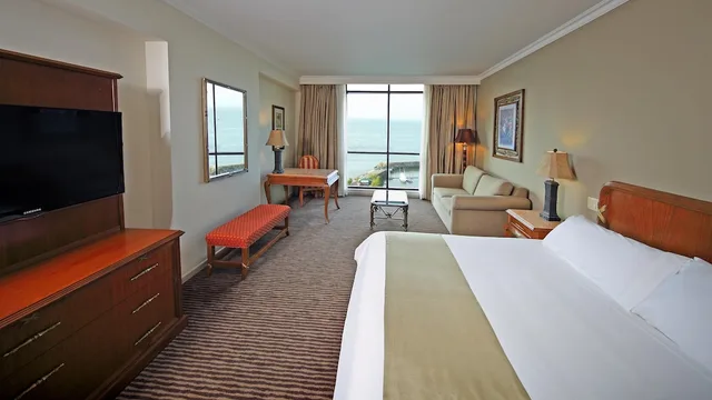 غرفة كلاسيكية بسرير كينج في طابق مرتفع، Intercontinental Miramar Panama 1/5
