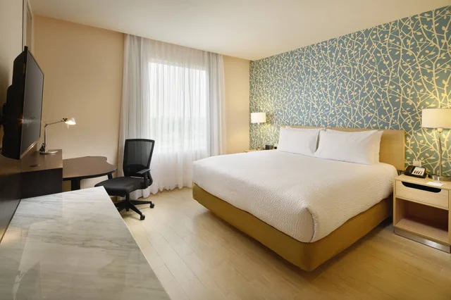 Room, King Bed, City View, Fairfield Inn Suites By Marriott Villahermosa Tabasco 2/10
