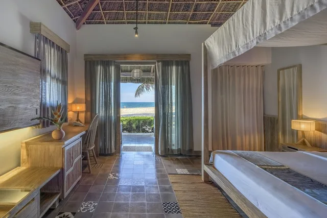 Deluxe, Queen Bed, Beach Front، Sailing Club Resort Mui Ne 1/1