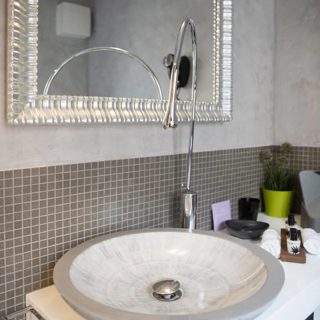 جناح جونيور بسرير كينج بإطلالة على القناة بشرفة، Hotel Corte di Gabriela 4/5