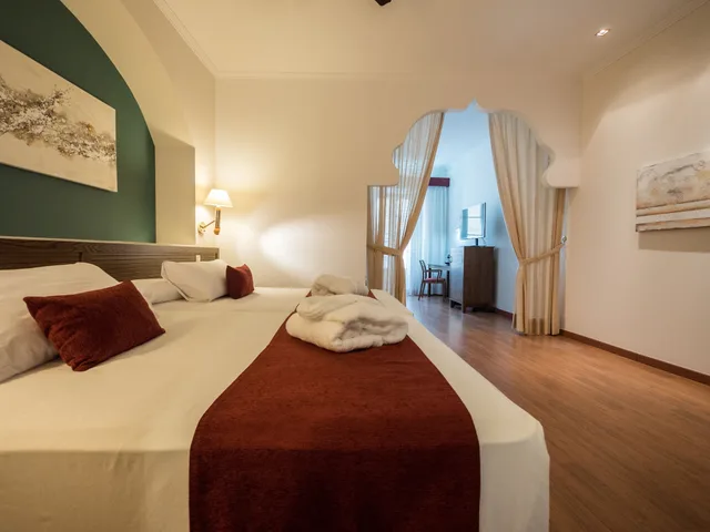 جناح جونيور بسرير كوين مع أريكة، Senator Cadiz Spa Hotel 3/7