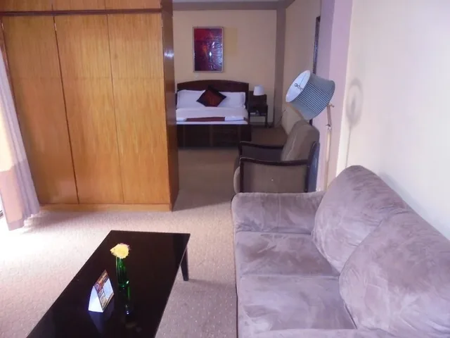 جناح بسرير كوين، Pacific Hotel 3/4