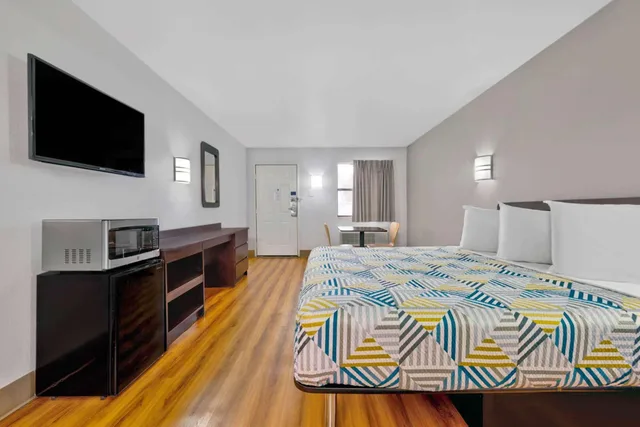 غرفة قياسية بسرير كينج، Motel6 Plano, TX - Plano Northeast 2/7