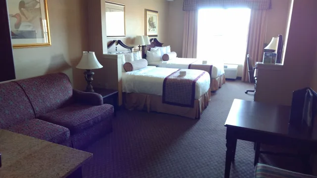 غرفة غراند بسريرين مزدوجين بإطلالة على البحيرة، Fort William Henry Hotel and Conference Center 4/8