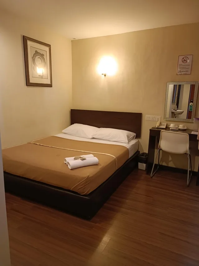 غرفة بسرير كوين بحمام خاص، So Hotel 2/2
