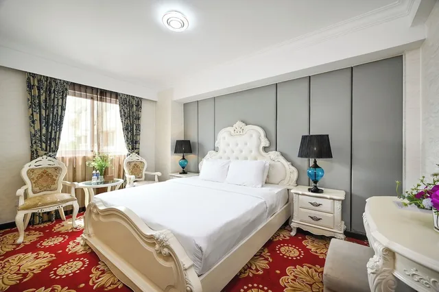 غرفة بريميوم بسرير كينج، California Saigon Hotel & Rooftop Pool 4/6