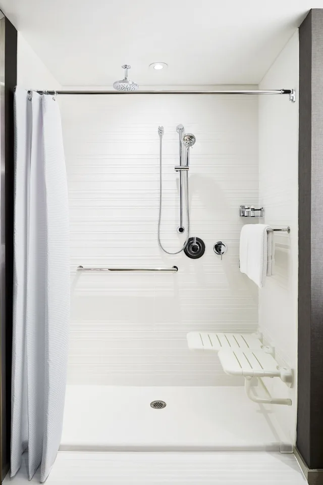 غرفة ديلوكس بسرير كينج بإطلالة مع أريكة، Ac Hotel Portland Downtown Waterfront By Marriott 4/5