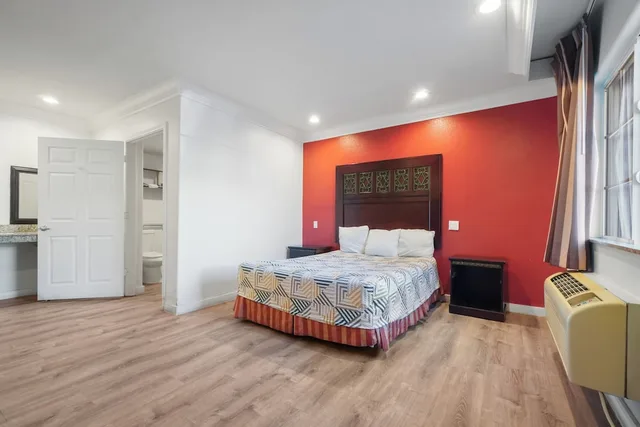 غرفة بسرير كينج، Santa Fe Inn Los Angeles 1/8