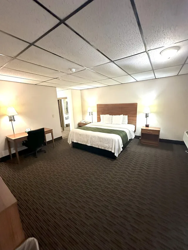 Suite, King Bed, Sofa, Wyndham Garden Salina Conference Center 5/10