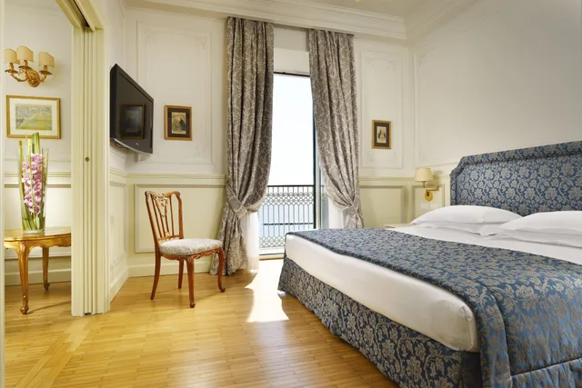 جناح حصري بسريرين منفصلين وسرير كوين بإطلالة على البحر بشرفة، Royal Hotel Sanremo 2/5