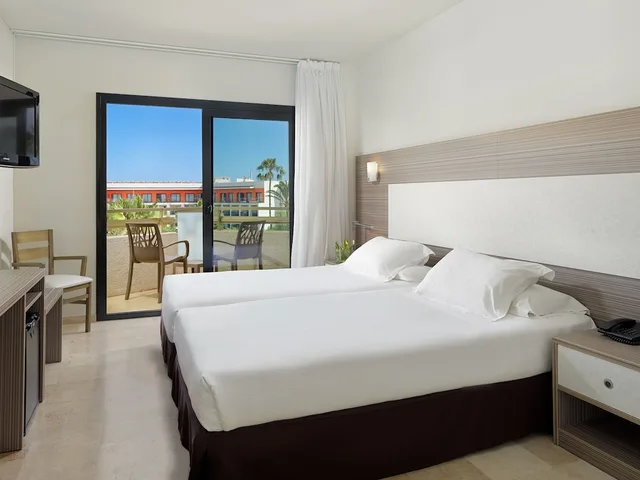 غرفة بإطلالة على المسبح مفردة بسريرين منفصلين، H10 Cambrils Playa 1/10