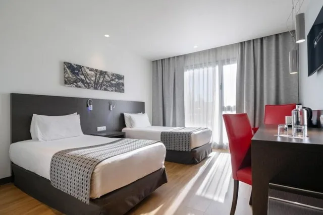Room, Single, Twin Beds, Eurostars Arenas de Pinto 1/10