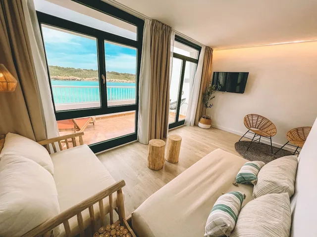 جناح بسرير كينج بإطلالة على البحر مع أريكة، Beach Club Aparthotel 3/9