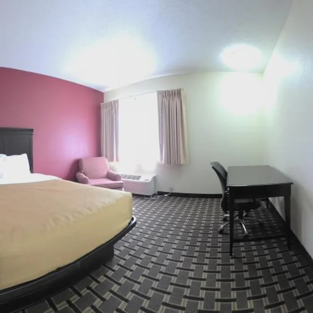 جناح بسرير كينج وسريرين كوين، Econo Lodge Inn & Suites Wisconsin Dells 4/14
