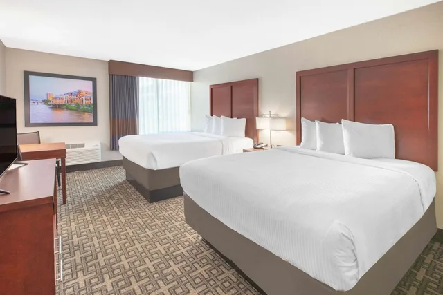 غرفة بسريرين كوين، Baymont by Wyndham Grand Rapids Near Downtown 1/2