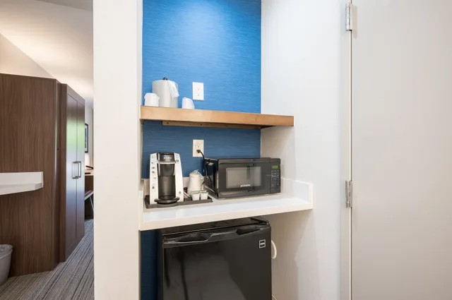 غرفة قياسية بسرير كينج، Holiday Inn Express Grover Beach 2/2