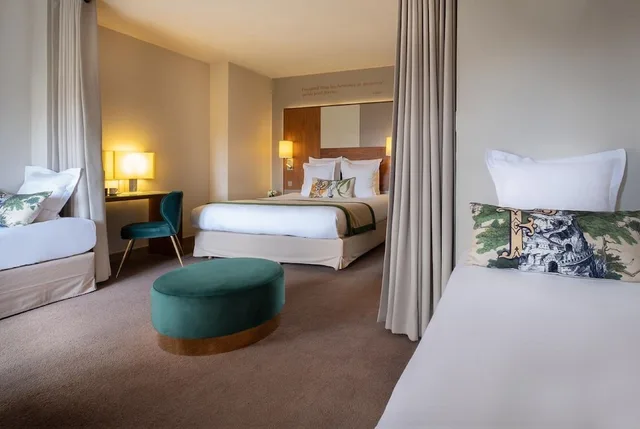 جناح عائلي بسرير كينج وسريرين منفصلين، Hotel Le Tourville by Inwood Hotels 2/4
