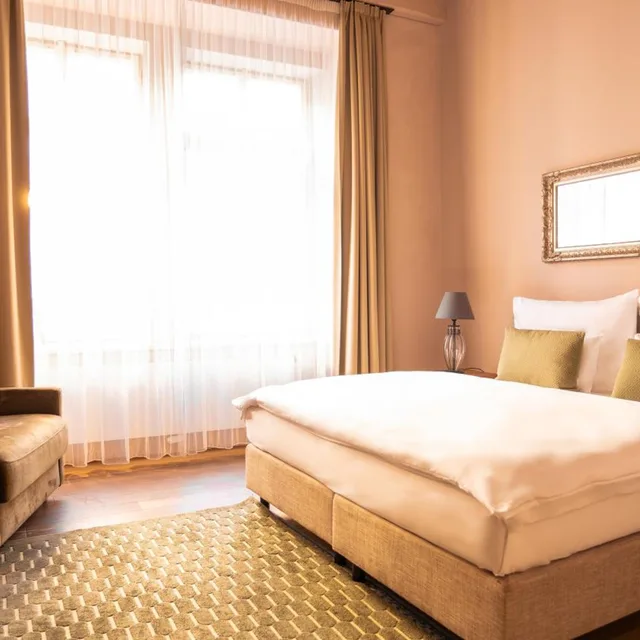 Deluxe, Double or Twin Bed, Hotel Golden Key Prague 4/10