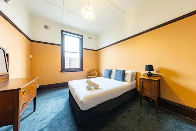 غرفة بسرير مزدوج أو سريرين منفصلين بحمام خاص، Strathfield Hotel 3/10