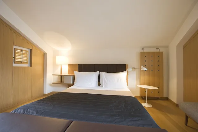 جناح بسرير كينج، The Omnia 1/3