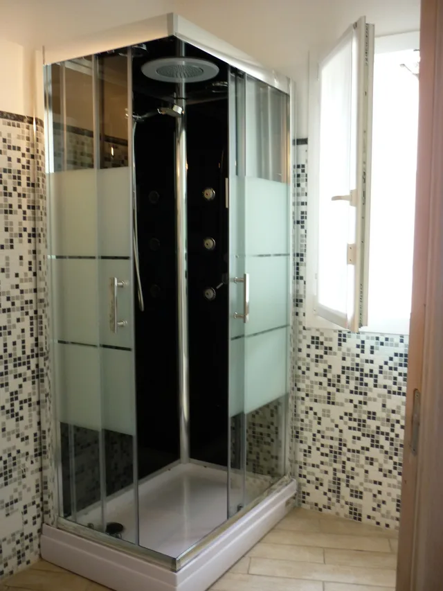 شقة بسرير كوين بغرفة نوم واحدة مع أريكة بمطبخ صغير، Resort Costa Morroni 6/6