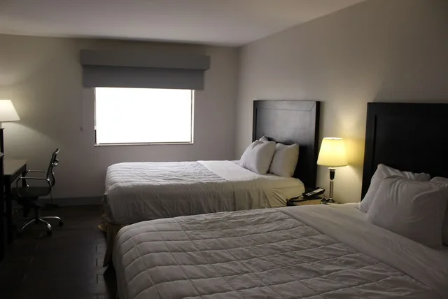 غرفة قياسية بسريرين مزدوجين، Quality Inn Del Rio 2/4
