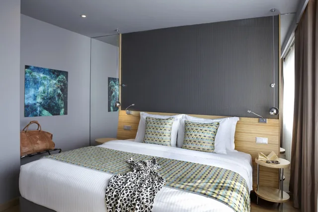 Executive, Twin Beds, Wyndham Grand Athens 2/2