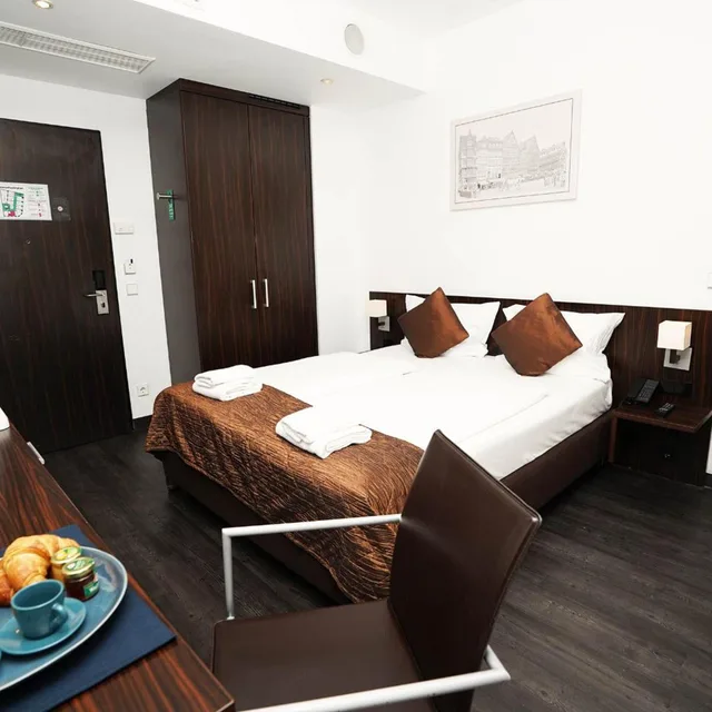 غرفة بسرير كينج، The Atrium Hotel 2/9
