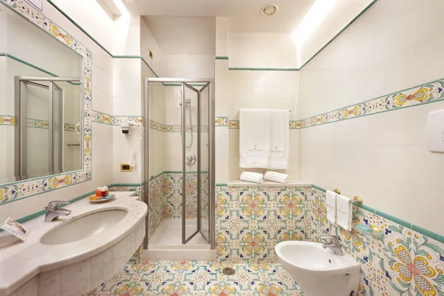 غرفة قياسية بسريرين منفصلين بشرفة، Grand Hotel President 3/3