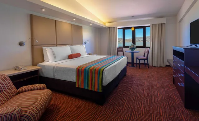 غرفة بسرير كينج بإطلالة على البحيرة، Sonesta Hotel Posadas del Inca Puno 1/5