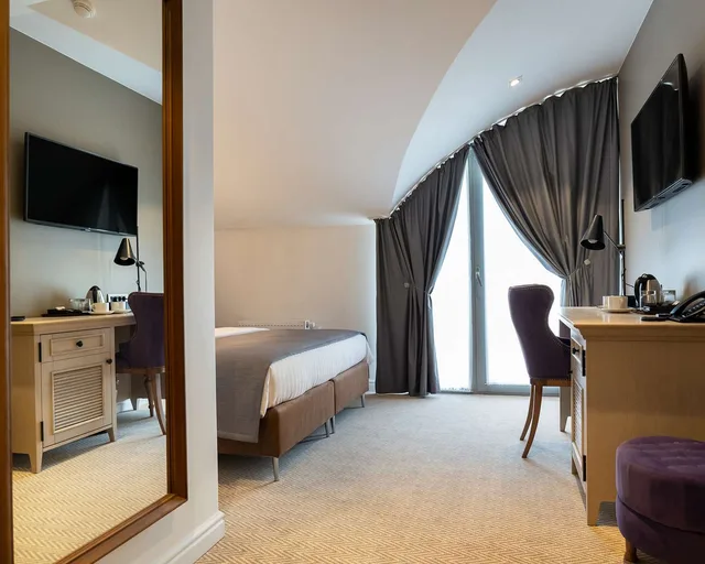 غرفة قياسية بسرير كوين، Best Western Plus Market Square Lviv 3/6