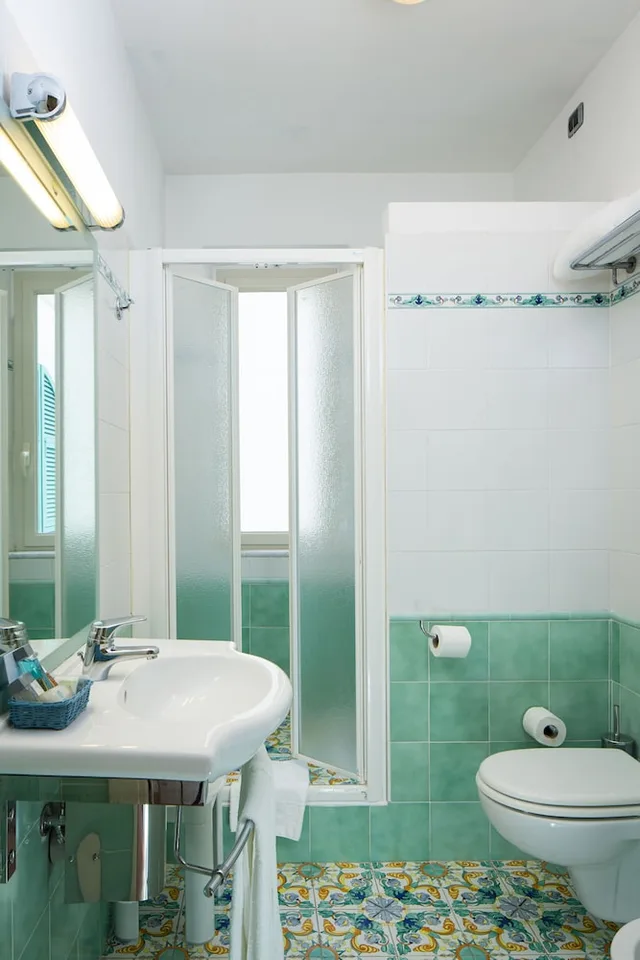 غرفة قياسية بسرير كوين بإطلالة على الفناء، Grande Albergo 7/7