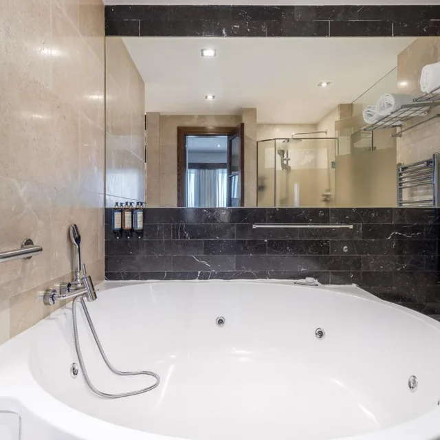 جناح بريميوم بجاكوزي، Eurostars Suites Mirasierra 2/4
