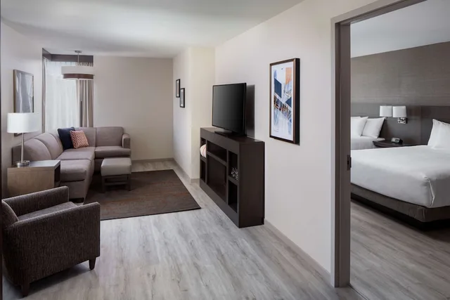 جناح بسرير كينج مع أريكة لذوي الإعاقة، Hyatt Place Poughkeepsie 2/5