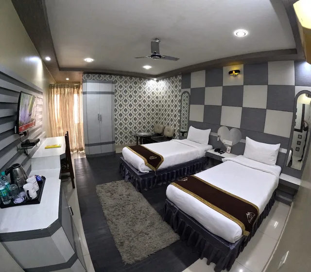 غرفة بريميوم بسريرين منفصلين، Hotel Corporate Inn 1/3