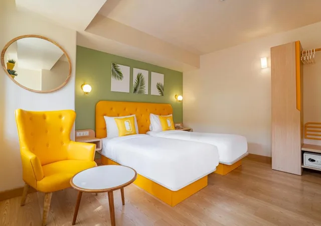 غرفة قياسية بسريرين منفصلين، Bloom Hotel Sector 19 3/3