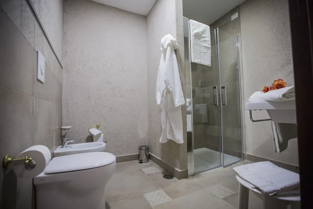 جناح بسرير كوين، Hotel del Sole Pompei 7/8