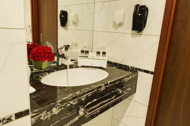 غرفة قياسية بسرير مزدوج، فندق قرية الريم(Al Reem Village Hotel) 2/2