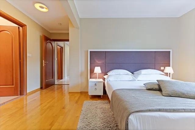 شقة ديلوكس بشرفة بغرفتي نوم، THE RESIDENCE 3/8