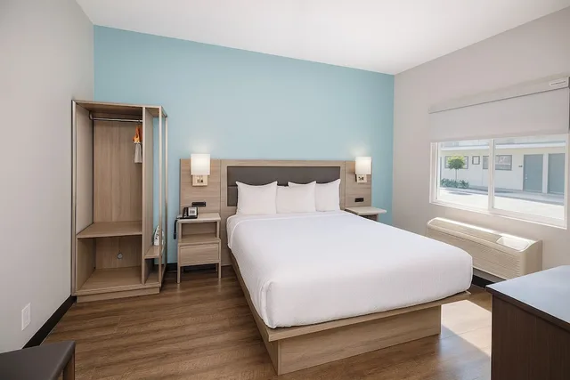 غرفة بزنس بسرير كوين لذوي الإعاقة، Travelodge By Wyndham LAX South 2/10