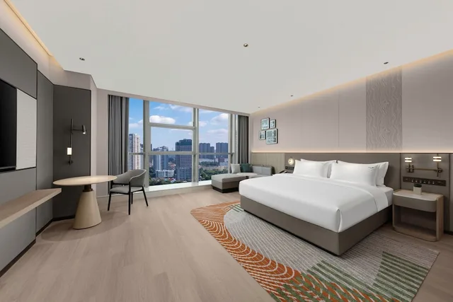 غرفة بسرير كينج لذوي الإعاقة، Holiday Inn Rizhao Seaview by IHG 1/3