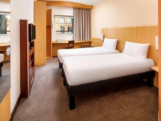 Family, Double Bed, Working Area، IBIS NOTTINGHAM CENTRE 2/8