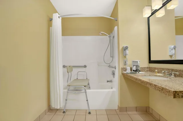 غرفة بسرير كينج لذوي الإعاقة، Days Inn by Wyndham Globe, Arizona 3/5