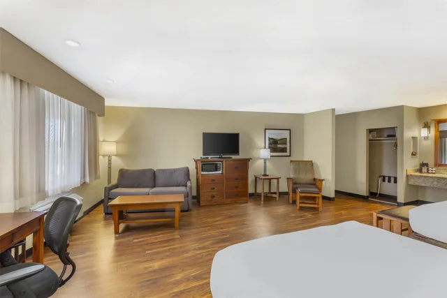 غرفة كبيرة بسريرين كوين مع أريكة، Best Western Plus High Country Inn 5/9