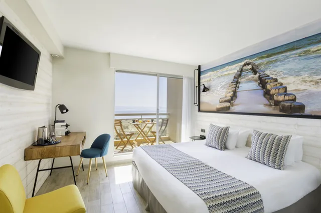 غرفة سوبيريور بسرير كينج بإطلالة على البحر، Best Western Plus Hotel Canet-Plage 1/10