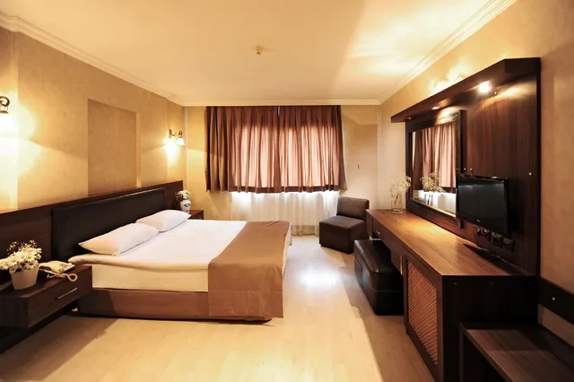 غرفة ثلاثية بثلاثة أسرّة، Üstün Otel Alsancak 1/4