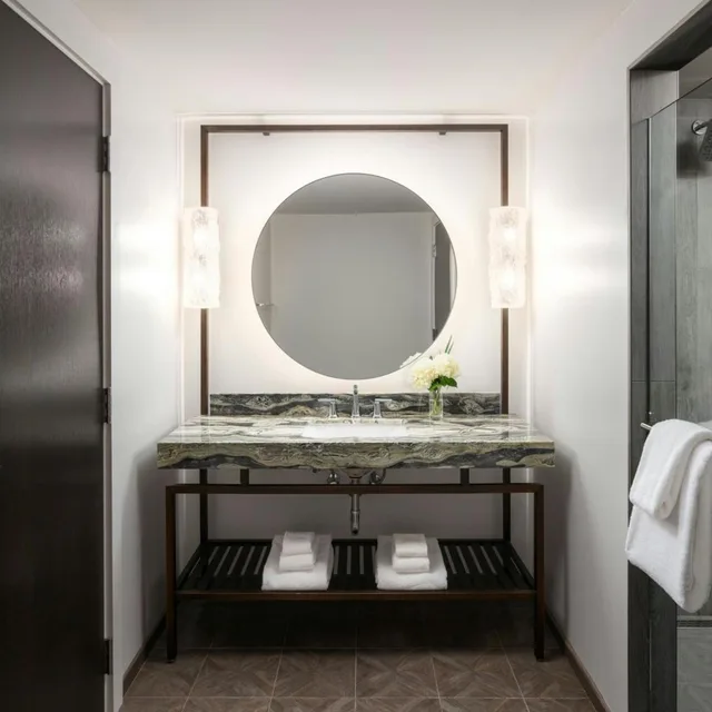 1 Bedroom, Bi Level, Liberty, Loft, King Bed, Sofa، Grand Bohemian Lodge Greenville, Autograph Collection 3/4
