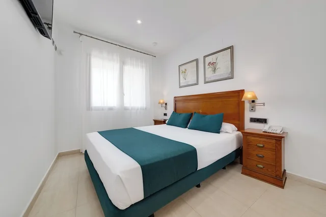 جناح جونيور بسريرين مزدوجين بإطلالة على المدينة بشرفة، Hotel Daniya Denia 1/3