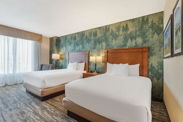 غرفة بسريرين كوين في طابق مرتفع، Drury Inn and Suites Denver Central Park 1/3